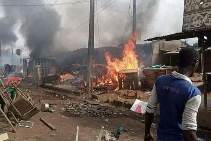 22-yr-old man set ablaze in Calabar for allegedly stealing android phone (salacebase)