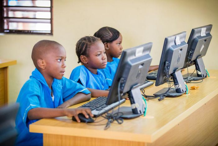 Pupils using Computer [The Global Business Coalition for Education]
