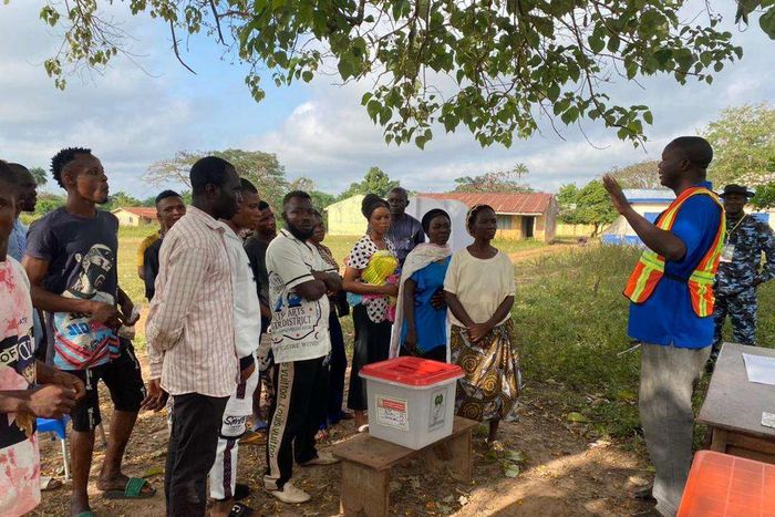 Politicians inducing voters in Kogi guber poll/Illustration [The Cable]