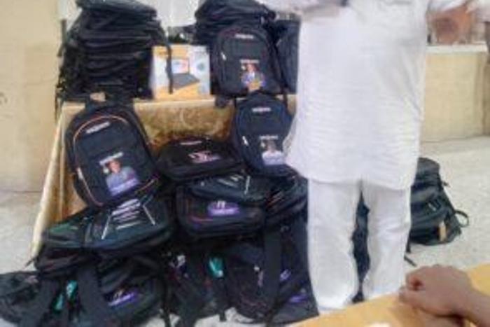 Lagos lawmaker distributes back-to-school bags to 350 students.