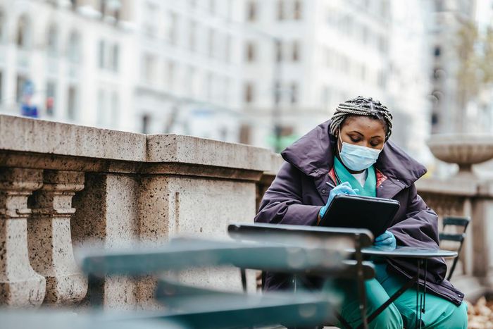 Why new studies suggest female doctors are better surgeons than male doctors/Pexels