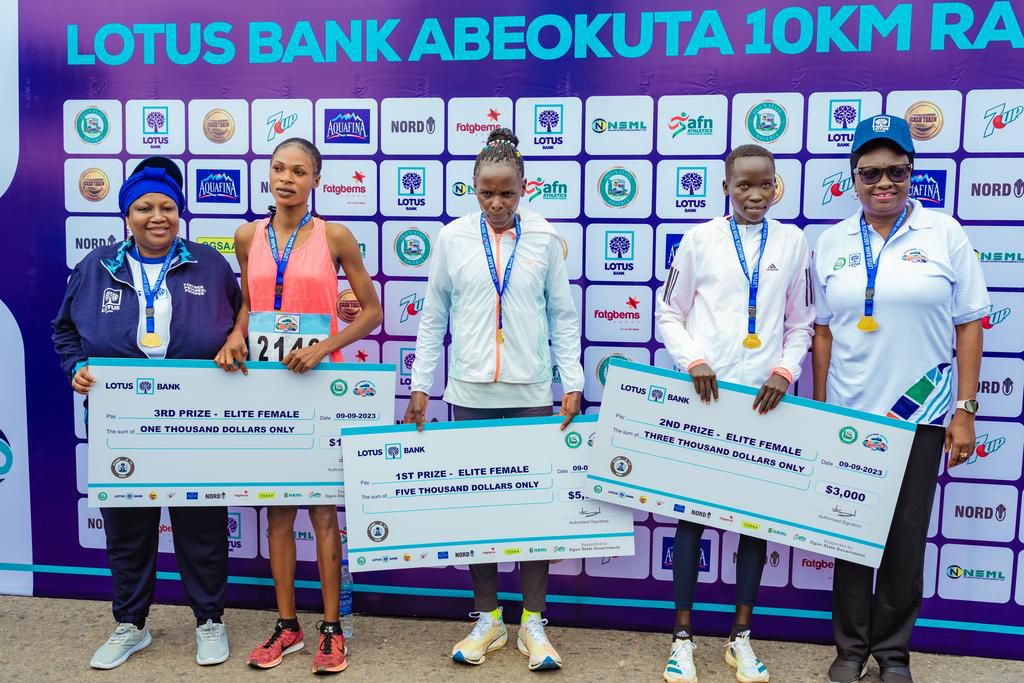 LOTUS BANK MD KAFILAT ARAOYE WITH THE ELITE WINNERS WINNER