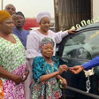 A fan gifted Iya gbokan a car [Twitter]