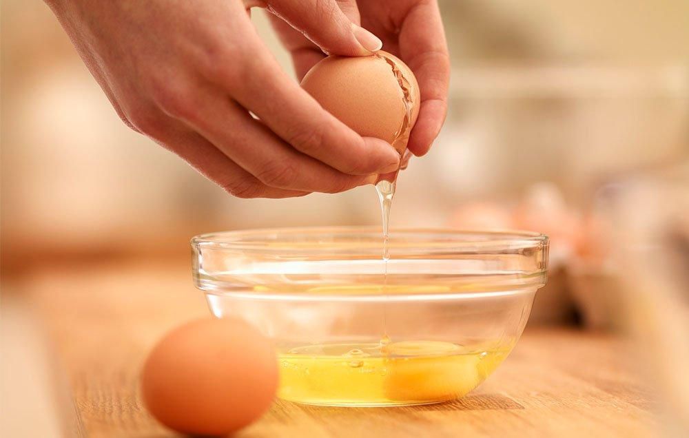 are raw eggs safe to eat