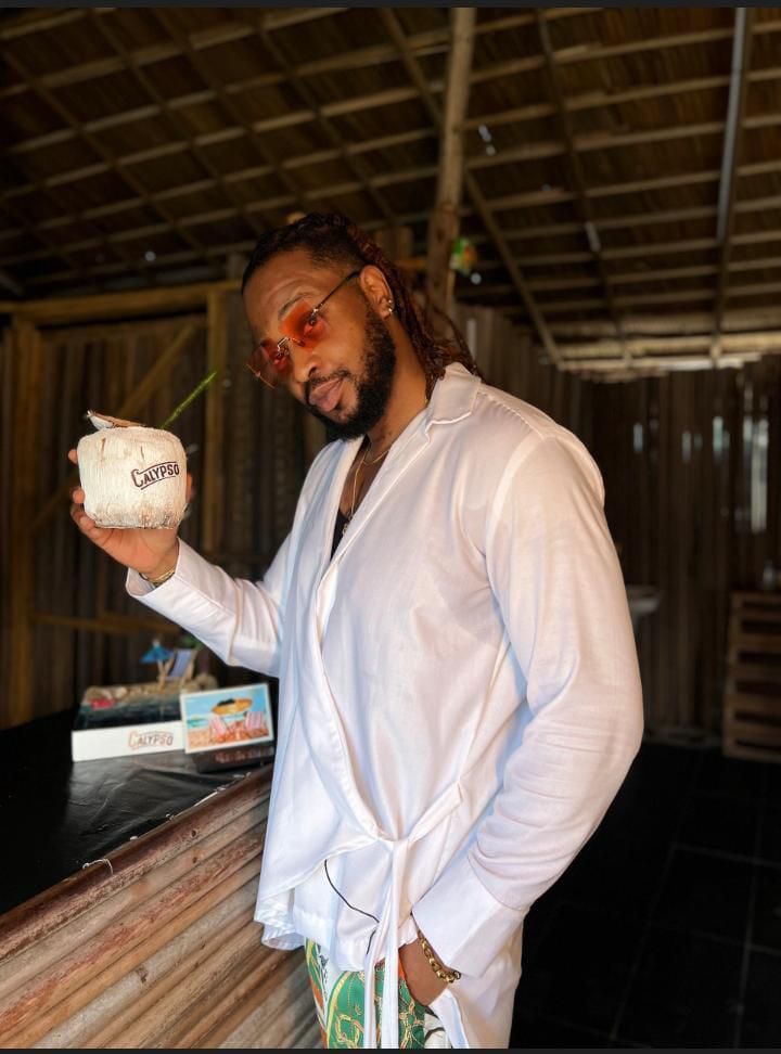 Influencer roll out 008