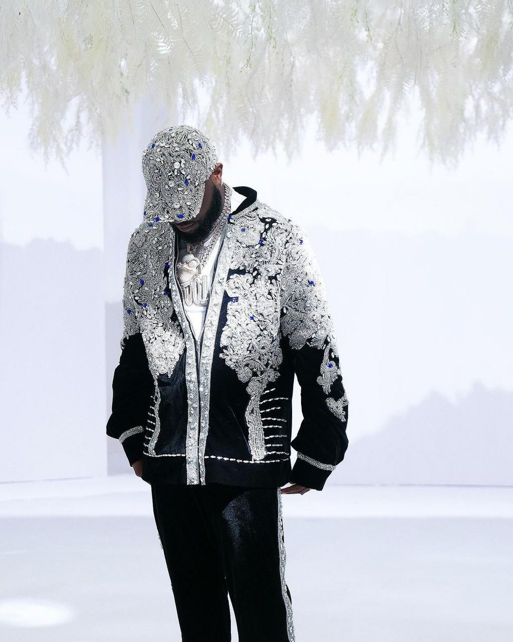 Davido in Xtrabrides Lagos [styledbyyln/instagram]