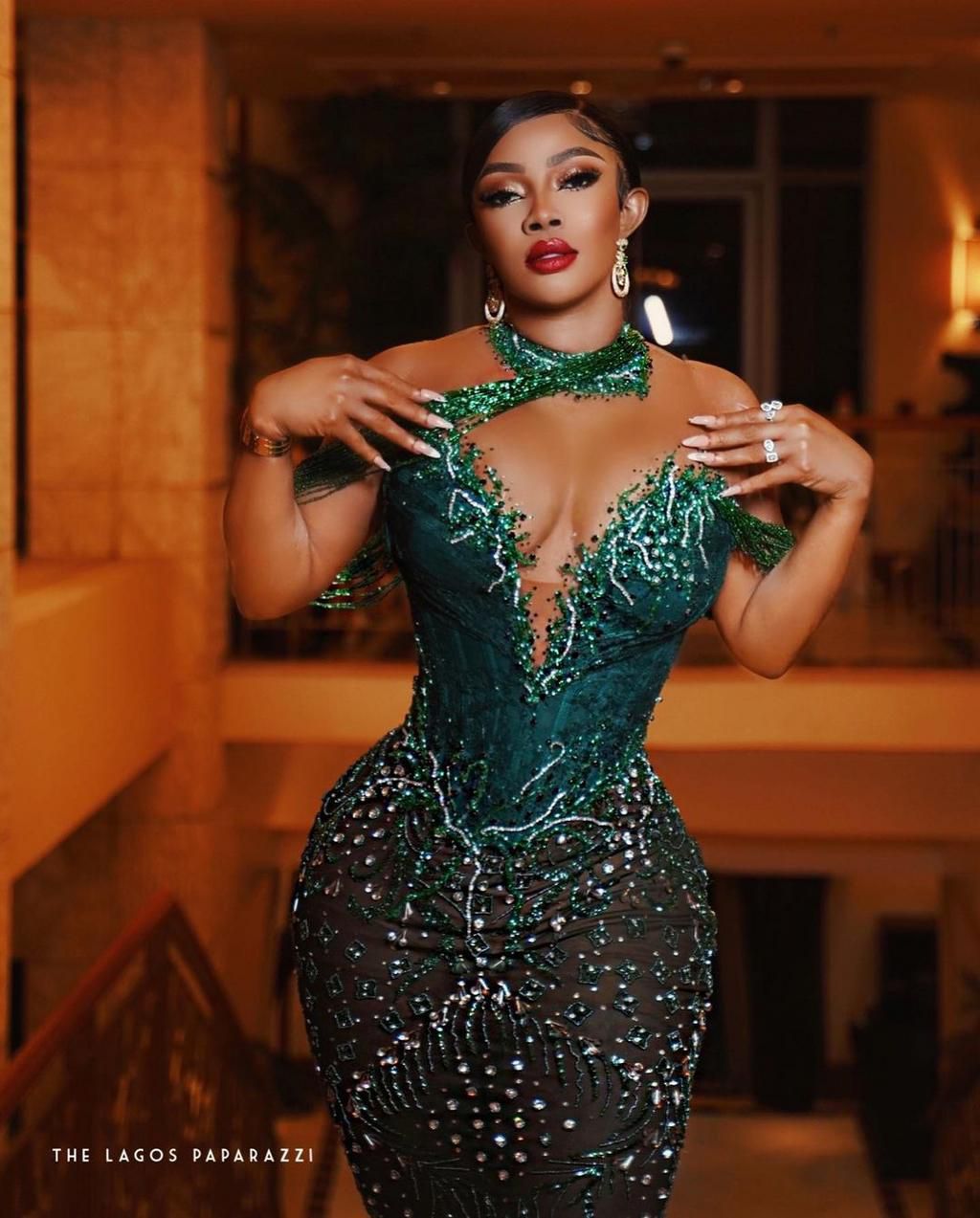 Toke in a corset [instagram/tokemakinwa]