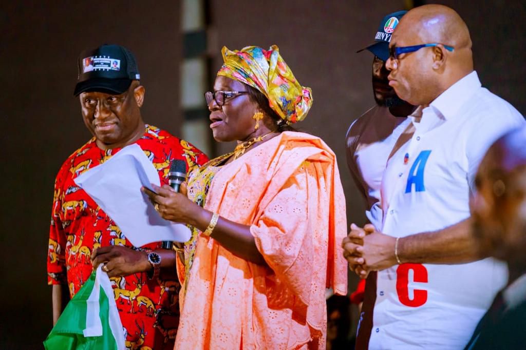 Lady Chinyere Ihuoma Ekomaru unveiled as running mate to governor Hope Uzodinma. [Imo State Govt]