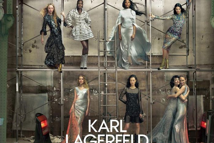 The cover of Vogue magazine features 10 world famous models [Instagram/voguemagazine]