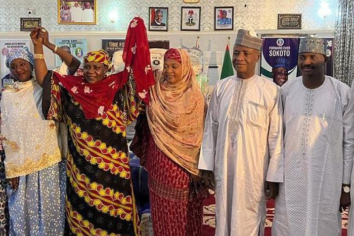 Sokoto PDP Women Leader, others dump Tambuwal, join APC 3 days to election.