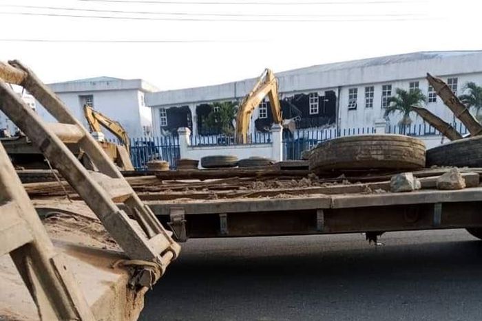 Rivers State Assembly under demolition [Politics Nigeria]