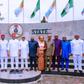 Gov Hope Uzodinma meets with members of Alvan Ikoku Federal University of Education (AIFUE) Lands Recovery’s committee. [Imo Govt]