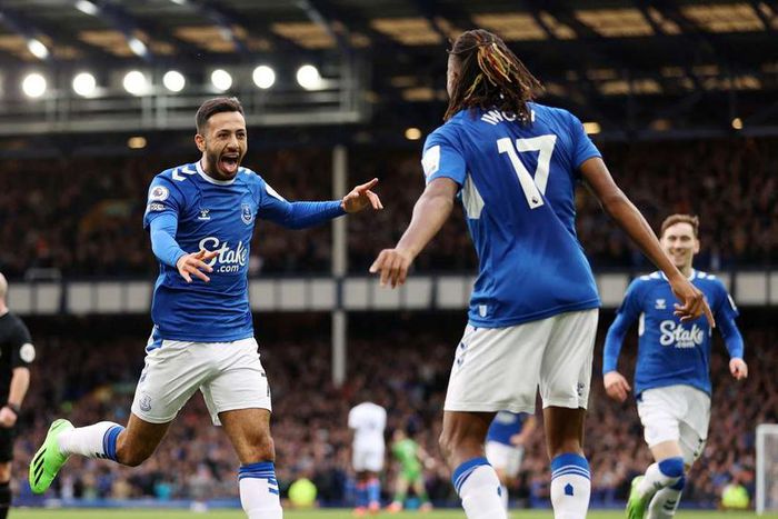 Alex Iwobi celebrates with Dwight McNeil after providing him with a nice pass inside the box to score Everton's third goal against Crystal Palace