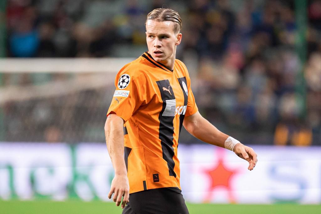 November 2, 2022, Warsaw, Poland: Mykhailo Mudryk of Shakhtar seen in action during the UEFA Champions League Group Stage match between FC Shakhtar Donetsk and RB Leipzig