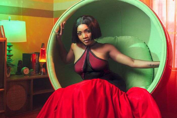 Award-winning singer Simi returns with new ballad 'Stranger