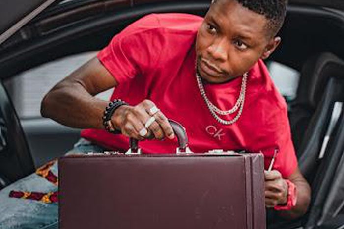 o9echiE shares 'Sure For Me' featuring  Bella Shmurda