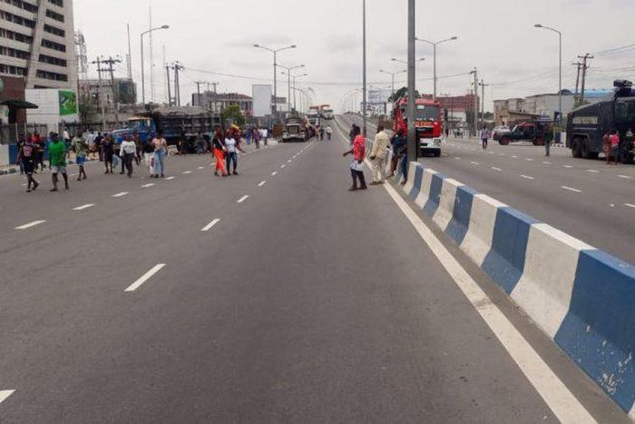 Stray bullet hits 1 person as APC, PDP supporters clash in Rivers. (Punch)