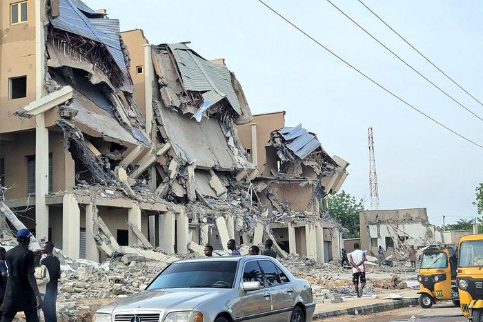 Kano Gov orders demolition of illegal structures in Race Course, others. [Twitter:@SasDantata]