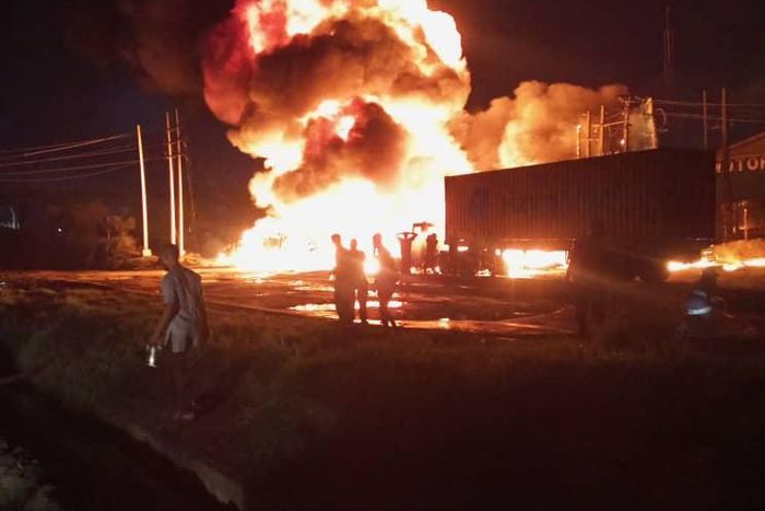 11 vehicles burnt as fuel tanker bursts into flames in Lagos [Twitter:@LagosRescue]