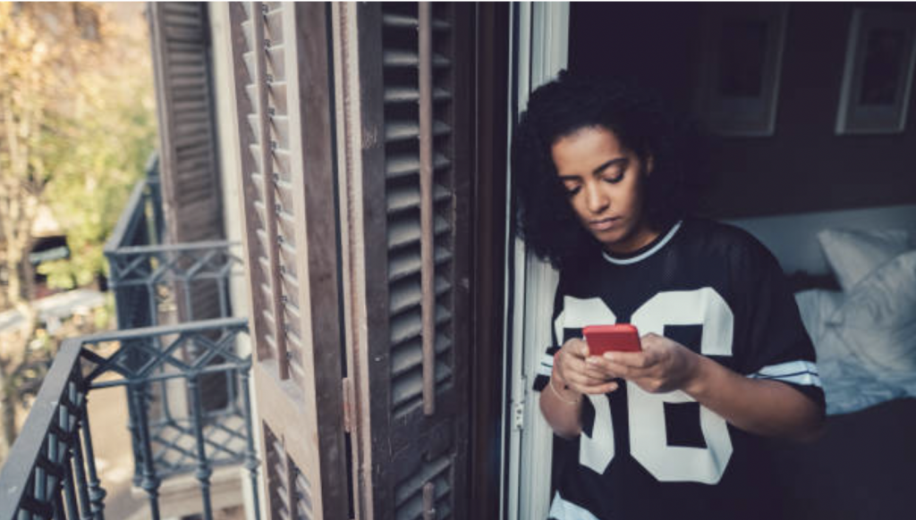 Excess social media use causes loneliness [Mayacentre]