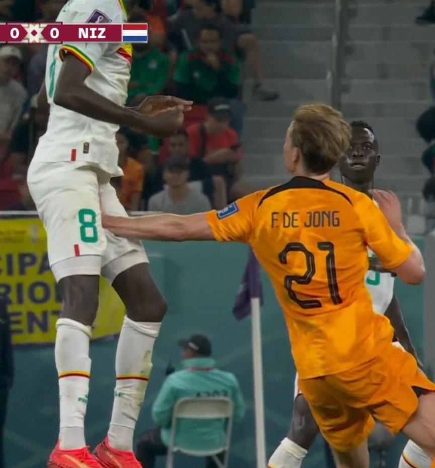 Cheikhou Kouyate leaped up to head the ball but De Jong hit his private part with a loose left hand