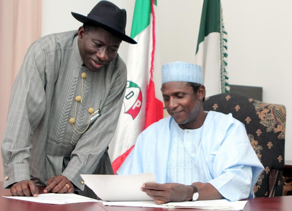 Former president, Goodluck Jonathan (left) with the late former president, Umaru Musa Yar'Adua (right)