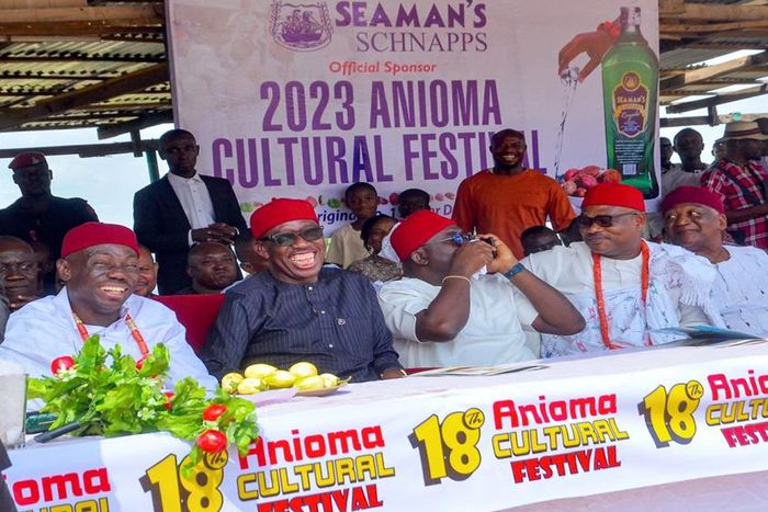 L-R Mr. Sylvester Nwaeze, Trade Marketing Manager, Activation Manager, Mr Benson Oluwaropo both representing Seaman’s Schnapps while presenting gift to HRM , Obi Solomon EzeChinyelugo 11, Obi of Ashagba Kingdom