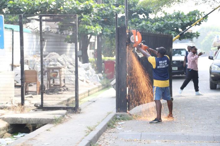Lagos govt moves to ease traffic in Lekki, pulls down illegal gates, barriers. [Twitter:@FollowLASG]
