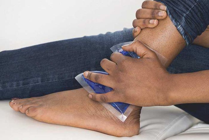 Swollen feet(Healthline)