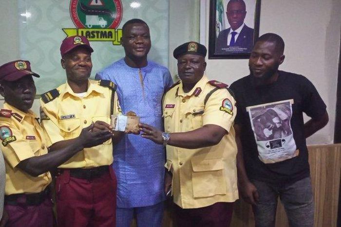 The LASTMA officer went out of his way to ensure the free flow of traffic which attracted commendations from members of the public [LASTMA]