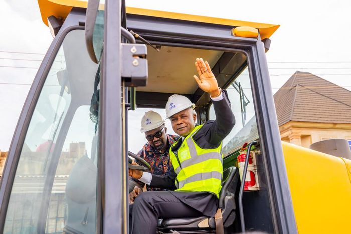 Gov Peter Mbah launches construction, reconstruction of multiple Enugu roads [Twitter:@DanNwomeh]