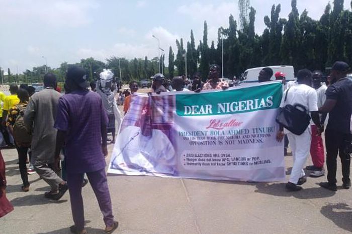 Pro-Tinubu-protesters in Abuja protesting in support of fuel subsidy removal. [Punch]