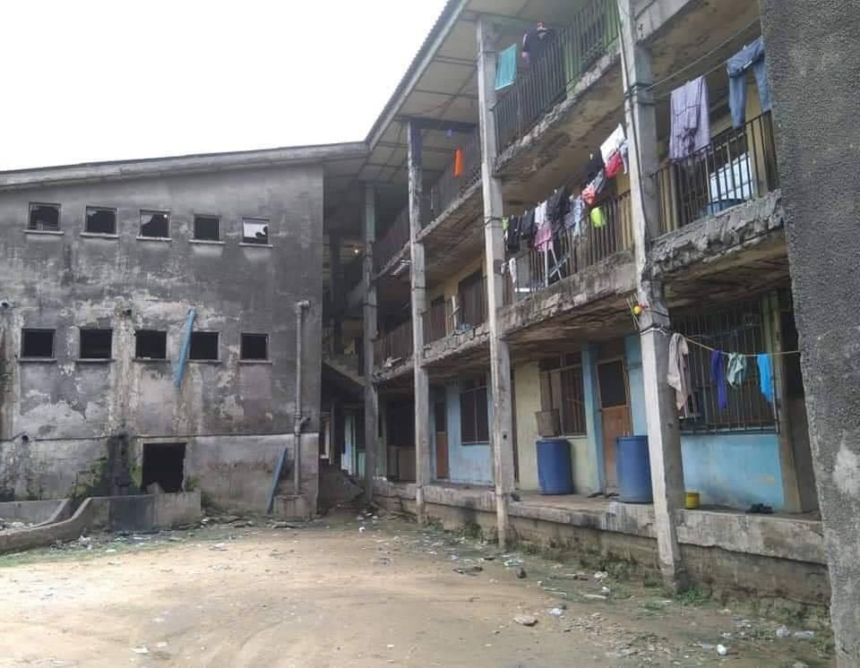 Mopol 2 barrack in Ikoyi is one of the oldest residential facilities for mobile police officers. (Kayode Ogundamisi/Twitter)