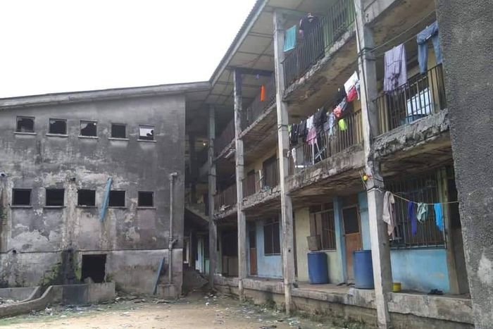 Mopol 2 barrack in Ikoyi is one of the oldest residential facilities for mobile police officers. (Kayode Ogundamisi/Twitter)