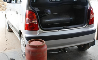 A car fitted with cooking gas cylinder