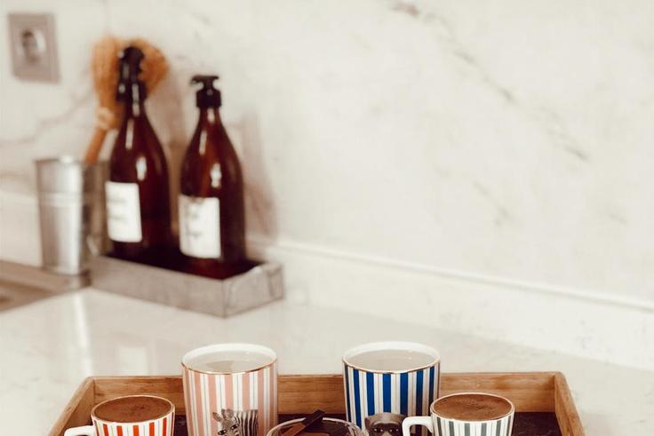 Why your mugs, cups turn brown and how to remove the stains/Pexels