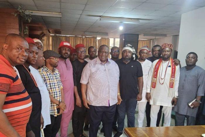 Ohanaeze youths and Chief Emmanuel Iwuanyanwu (middle) after a strategic meeting in Owerri, on Saturday. [NAN]