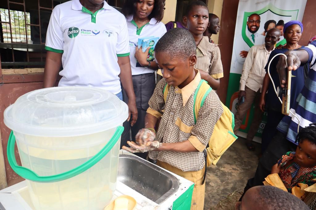 Dettol Nigeria provides community with clean water, promotes hand hygiene for 2023 Global Handwashing Day