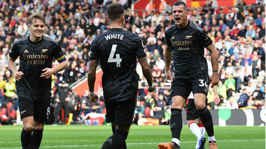 Arsenal fans brag about being on top after dropping points at Southampton