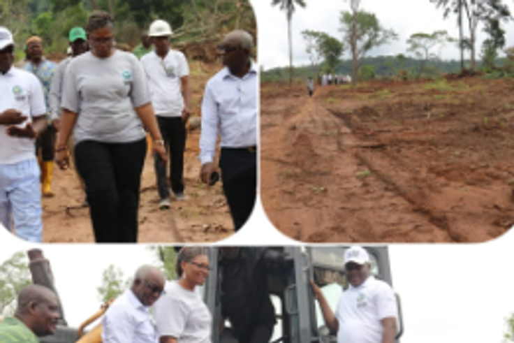 The Advisors Mall Nura Daura and Mr Felix Ohibiokpa and their team accompanied by the State Co-ordinator of IFAD-VCDP and her team at the developed land site on Tuesday at Olamaboro, Kogi.