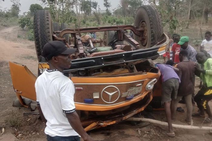 5 dead, 24 injured as truck taking passengers to burial crashes in Cross River.