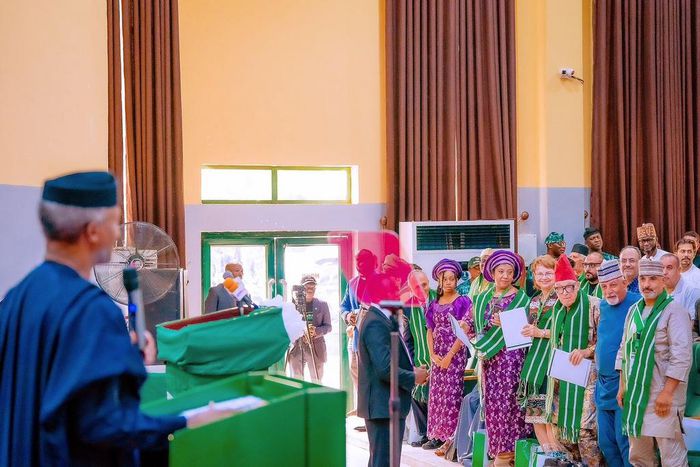 FG confers Nigerian citizenship on 385 foreign nationals. [Facebook:BuhariSallau]