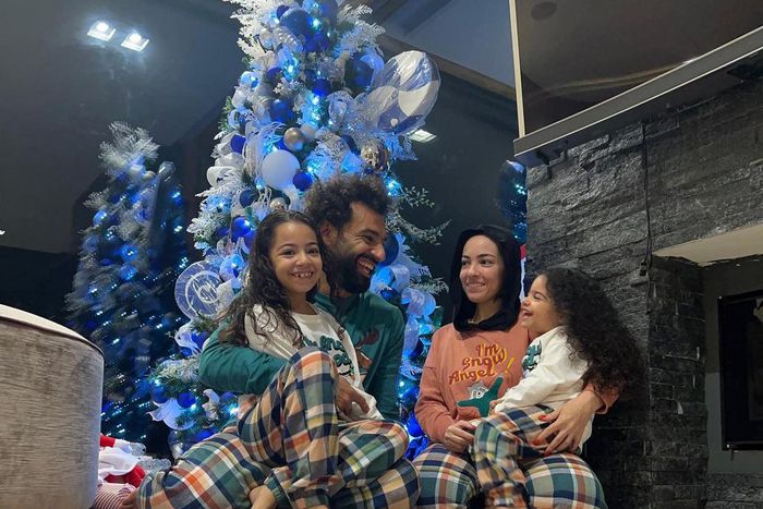 Salah celebrates Christmas with his family