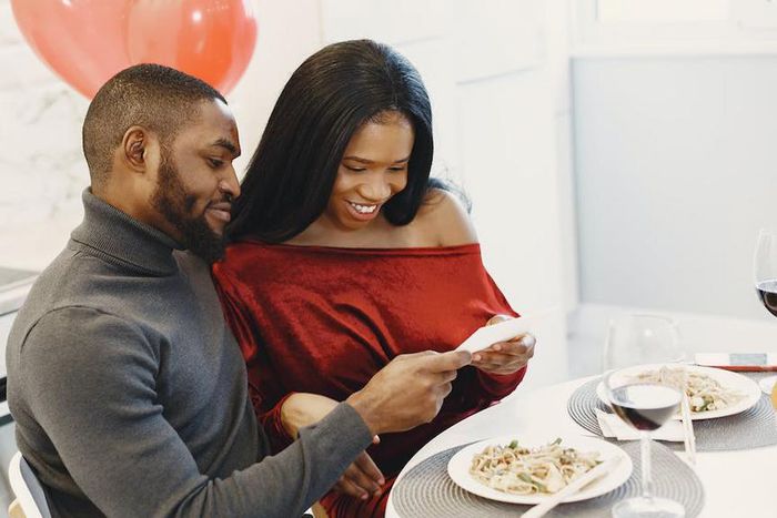 Couple at a table during a romantic dinner [Image: Gustavo Fring]