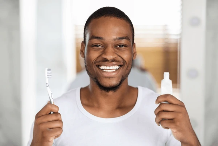 Should you brush before or after breakfast? [Shuttershock]