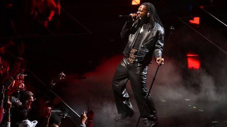 Burna Boy performing at the NBA All-Star concert [Gettyimages]