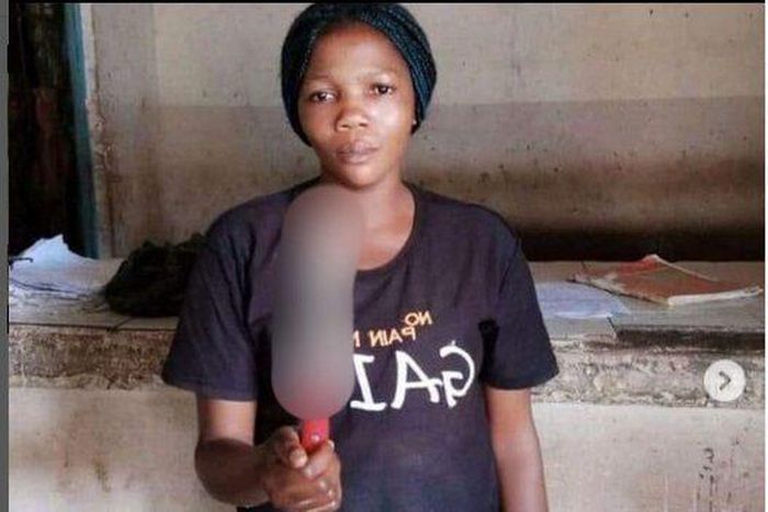 Lady stabs her boyfriend