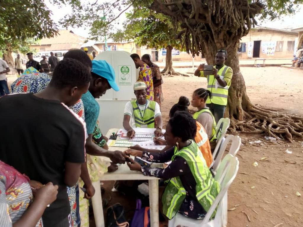 Voters on a line waiting to cast their votes at Iregun Street, Ward 3, Polling Unit 3, Iperu, Ogun2