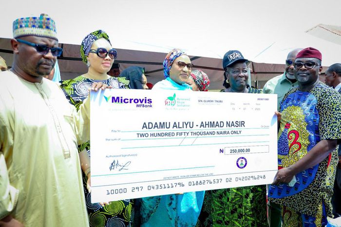 A total of 57 families received donations from the first lady [Presidency]