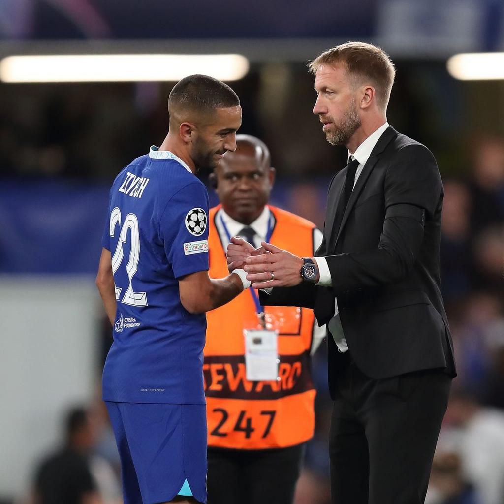 Hakim Ziyech (L) and Chelse boss Graham Potter (R)